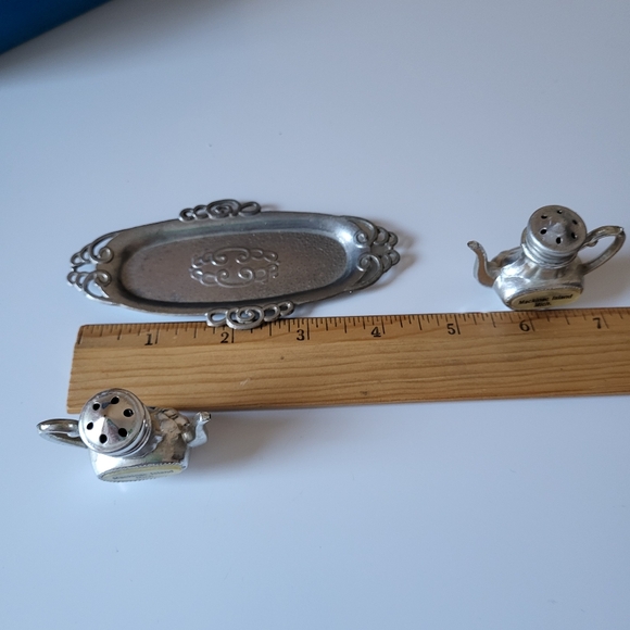 Vintage Cast Metal Mackinac Island Teapot Salt and Pepper Shakers w/ Underplate - Picture 15 of 16